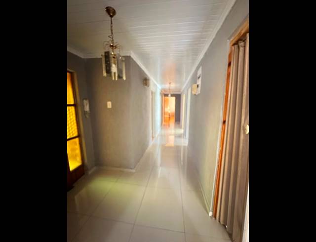 6 BEDROOM HOUSE FOR SALE IN SHARON PARK